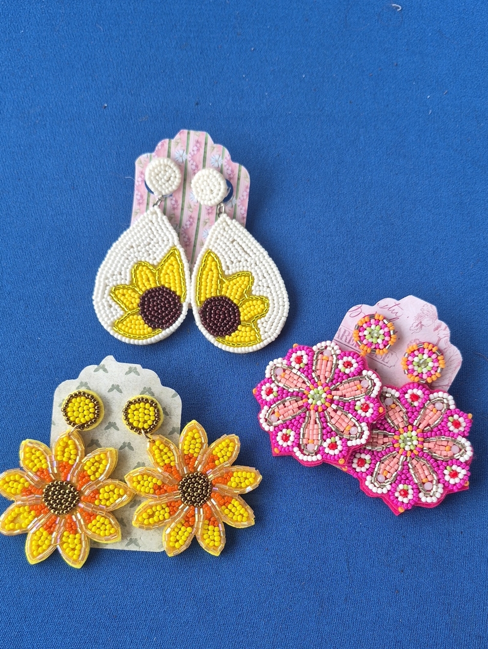FLOWER STATEMENT post earrings 💐 GLASS SEED BEADS 😻 3 BRIGHT COLOUR CHOICES!